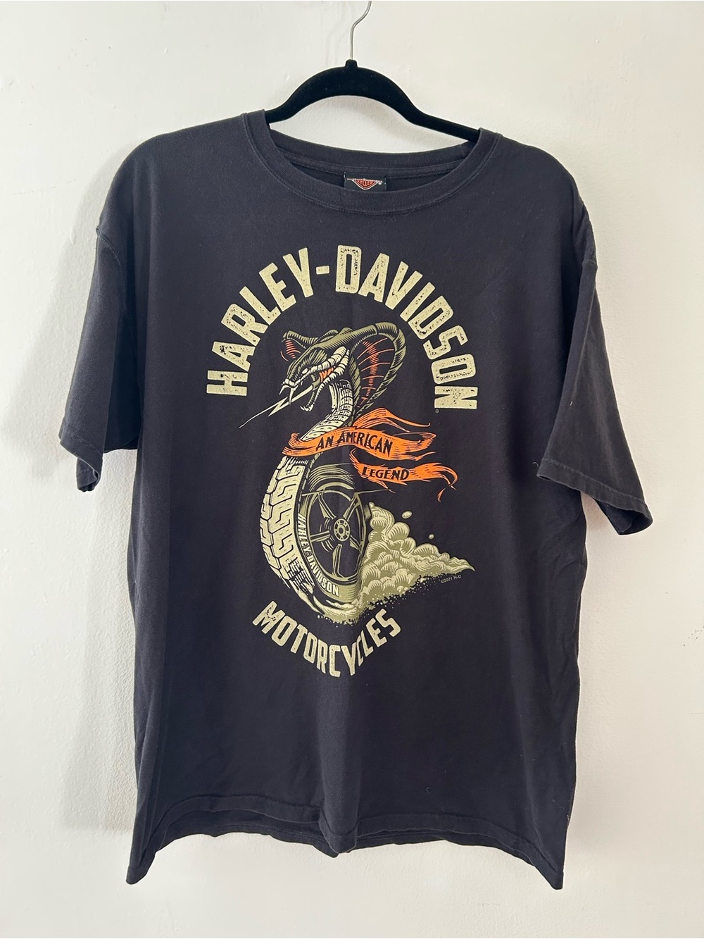 Harley-Davidson Black Tee with Snake & Wheel Graphic cotton size large